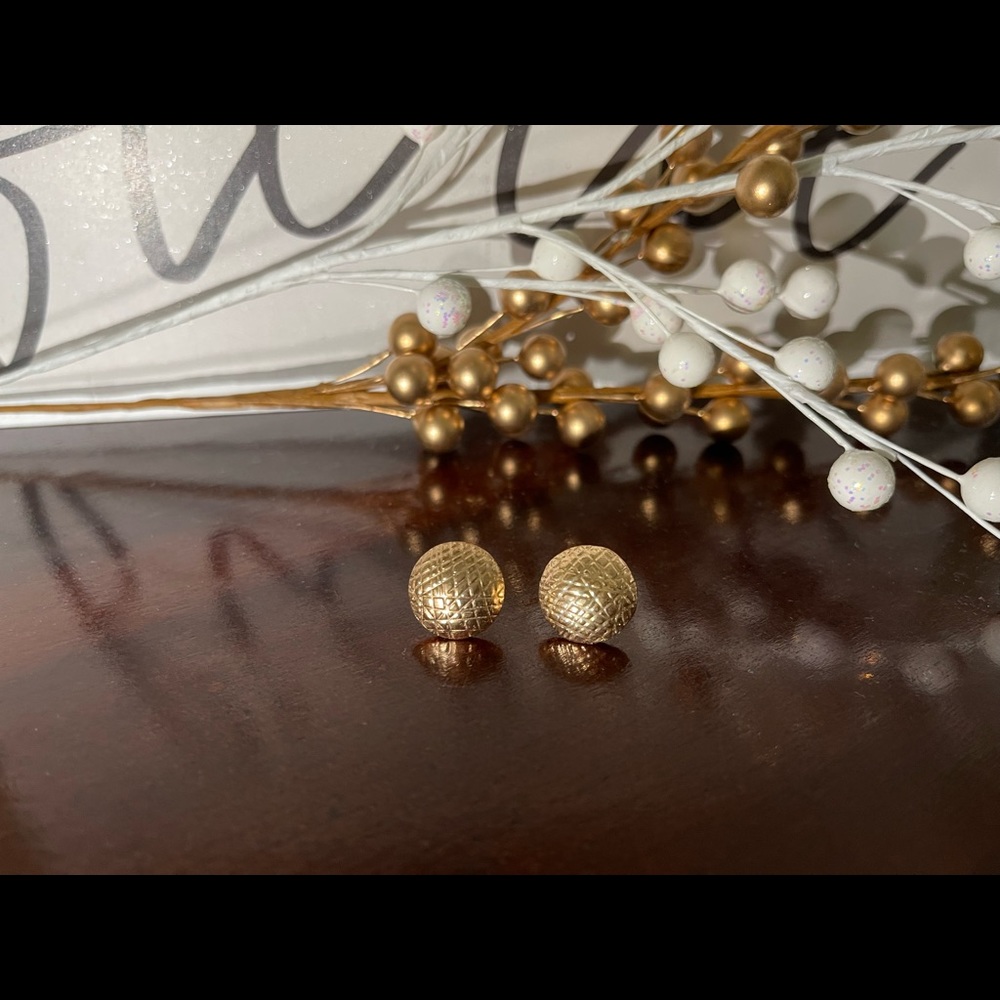 Round Textured Studs